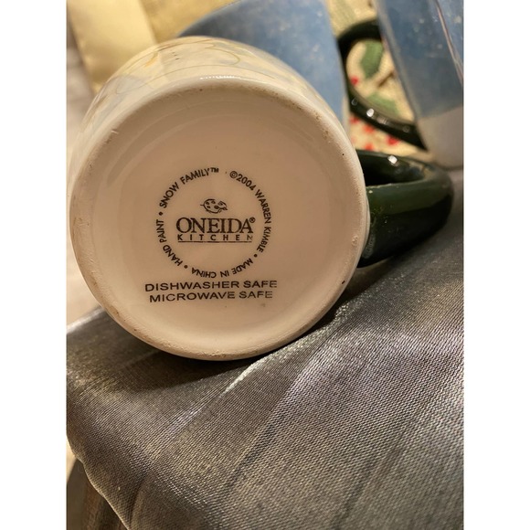 Oneida, Set of 4 Christmas/Snowman/Holiday Mugs/Cups. Two designs of Snow Family - Picture 10 of 15